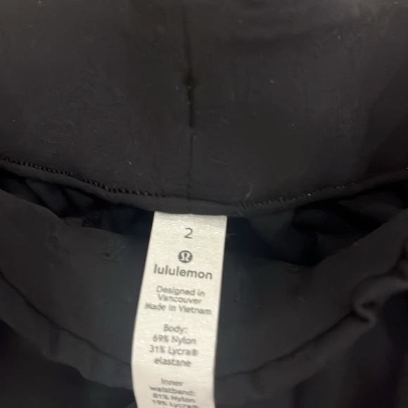 Women’s Lululemon pants. - Picture 4 of 4